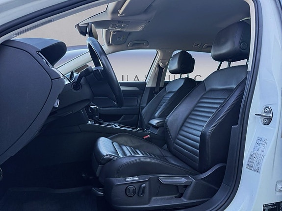 Volkswagen Passat Alltrack 11 of 26