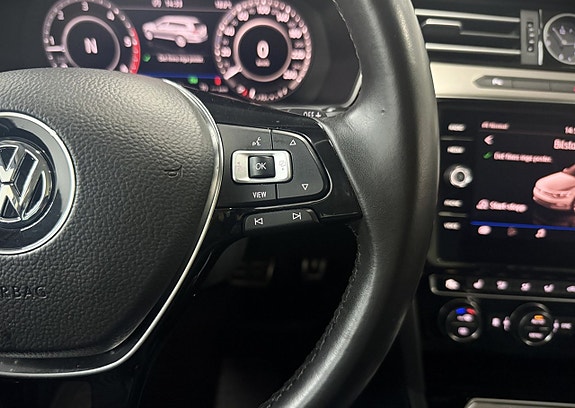 Volkswagen Passat Alltrack 18 of 26