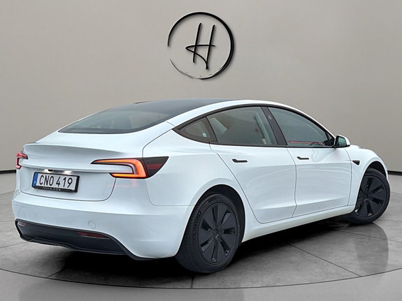 Tesla Model 3 4 of 14