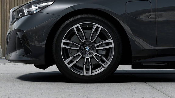 BMW 530e 4 of 5