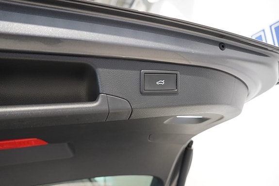 Volkswagen Passat 11 of 13