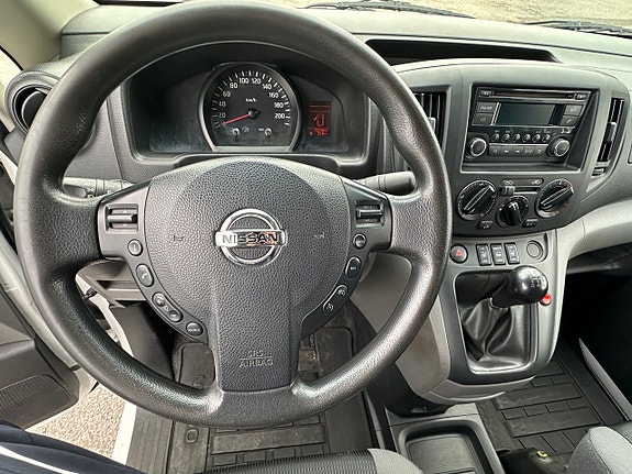 Nissan NV200 6 of 7