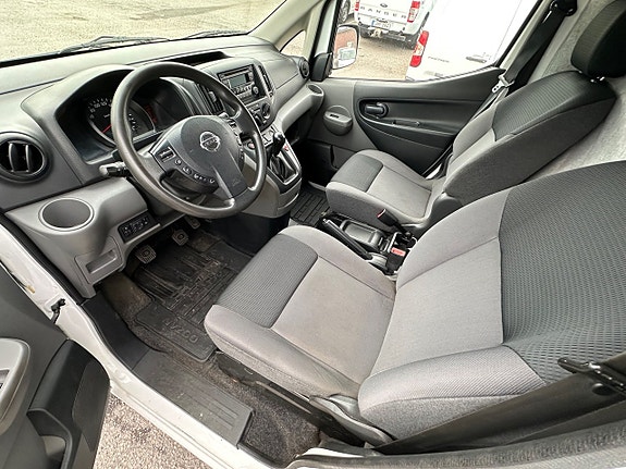 Nissan NV200 7 of 7