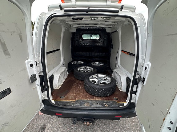 Nissan NV200 5 of 7