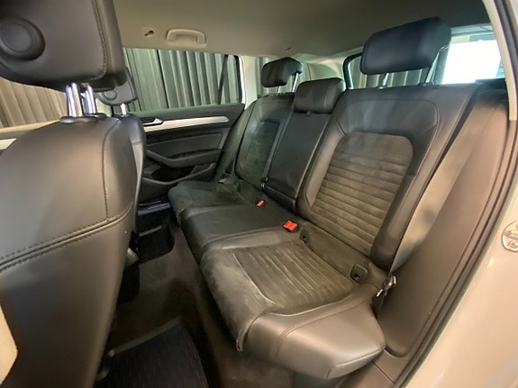 Volkswagen Passat 8 of 30