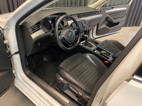 Volkswagen Passat 29 of 30