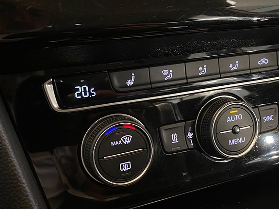 Volkswagen Passat 12 of 30
