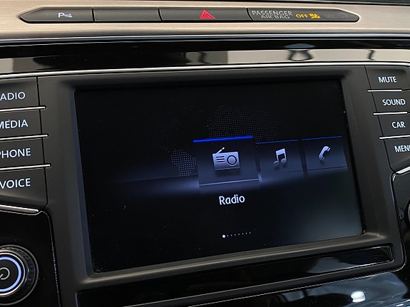 Volkswagen Passat 18 of 30