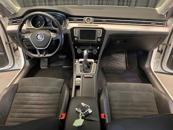 Volkswagen Passat 6 of 30