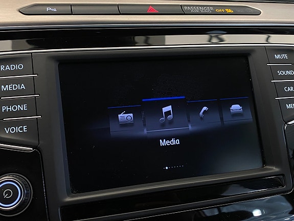 Volkswagen Passat 17 of 30