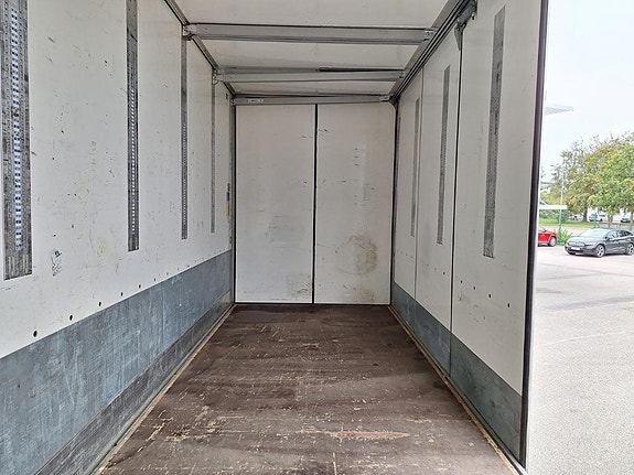Volvo Vehicle Rigid 6x2-2 box full side opening 15 of 20