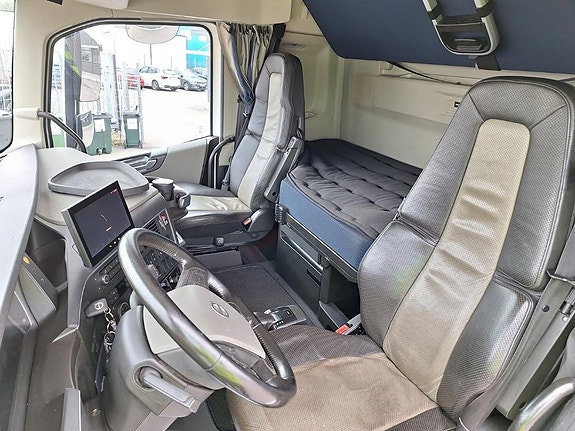 Volvo Vehicle Rigid 6x2-2 box full side opening 3 of 20