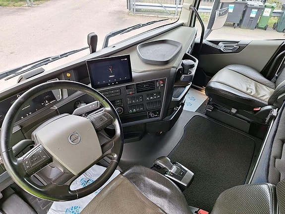 Volvo Vehicle Rigid 6x2-2 box full side opening 18 of 20