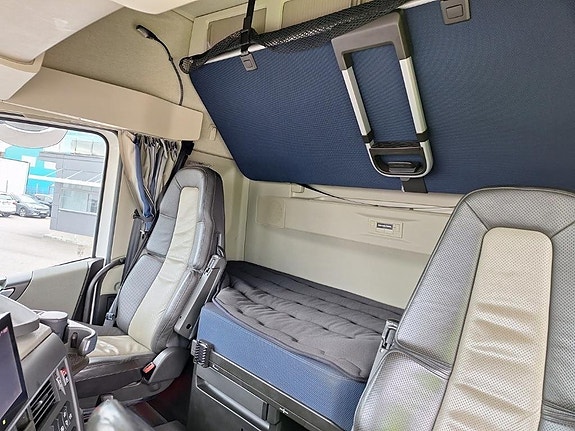 Volvo Vehicle Rigid 6x2-2 box full side opening 17 of 20