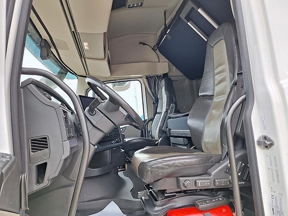 Volvo Vehicle Rigid 6x2-2 box full side opening 16 of 20