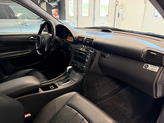 Mercedes-Benz C32 11 of 11