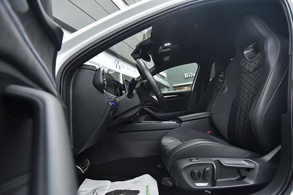 Volkswagen Passat 10 of 30