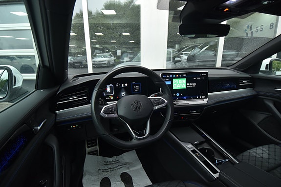 Volkswagen Passat 14 of 30