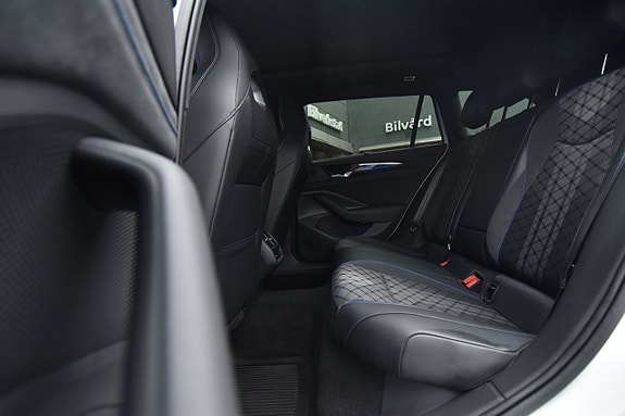 Volkswagen Passat 11 of 30