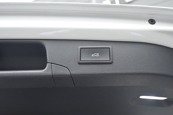 Volkswagen Passat 13 of 30