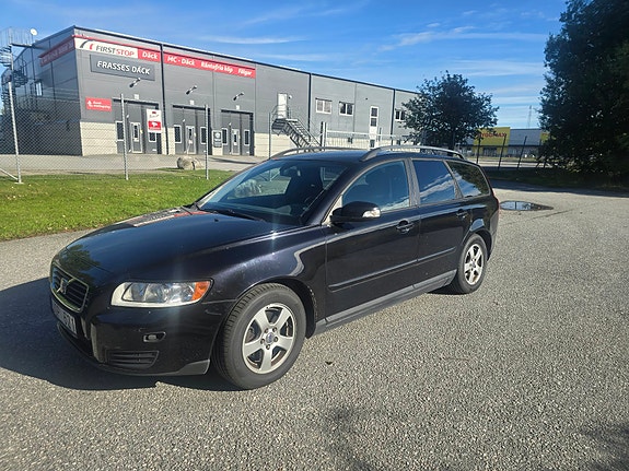 Volvo V50 2 of 9