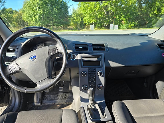 Volvo V50 7 of 9