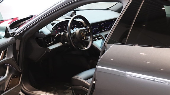 Porsche Taycan 4S 8 of 10