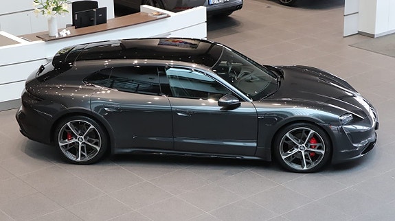 Porsche Taycan 4S 3 of 10