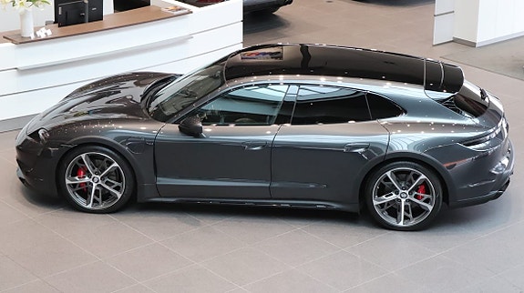 Porsche Taycan 4S 4 of 10
