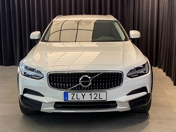 Volvo V90 Cross Country 4 of 30