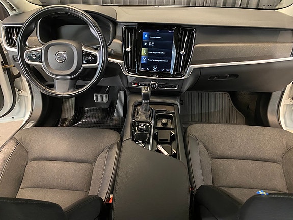 Volvo V90 Cross Country 6 of 30