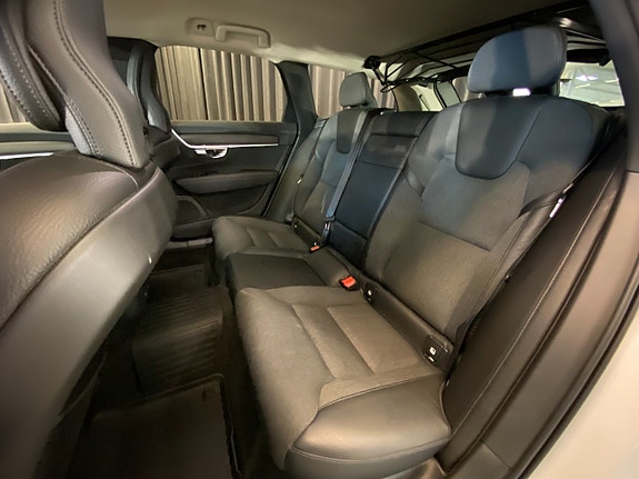 Volvo V90 Cross Country 8 of 30