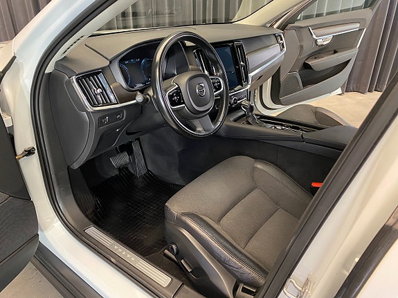 Volvo V90 Cross Country 28 of 30