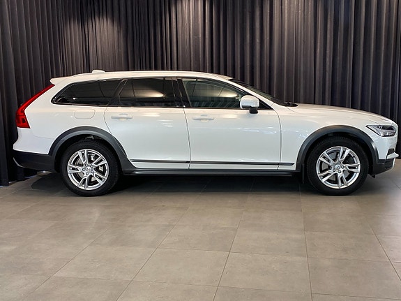 Volvo V90 Cross Country 5 of 30