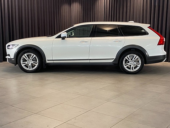 Volvo V90 Cross Country 3 of 30