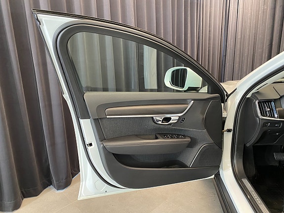 Volvo V90 Cross Country 29 of 30