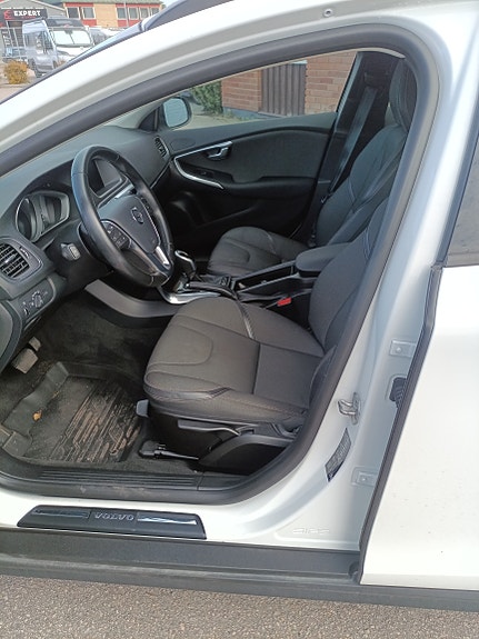 Volvo V40 Cross Country 4 of 7
