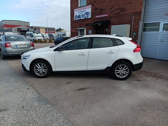 Volvo V40 Cross Country 3 of 7