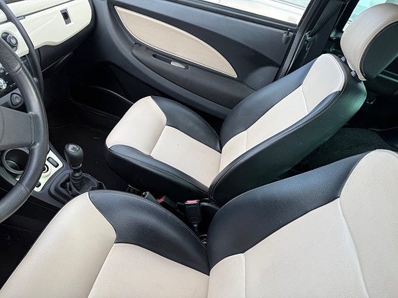 Aixam Coupe Coupé 0.4 CVT 4 of 9