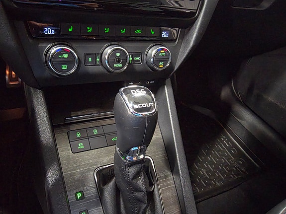 Skoda Octavia Scout 8 of 11