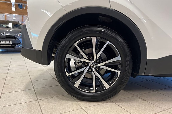 Toyota C-HR 17 of 21