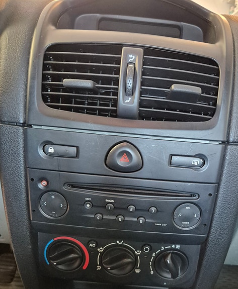 Renault Clio 11 of 18