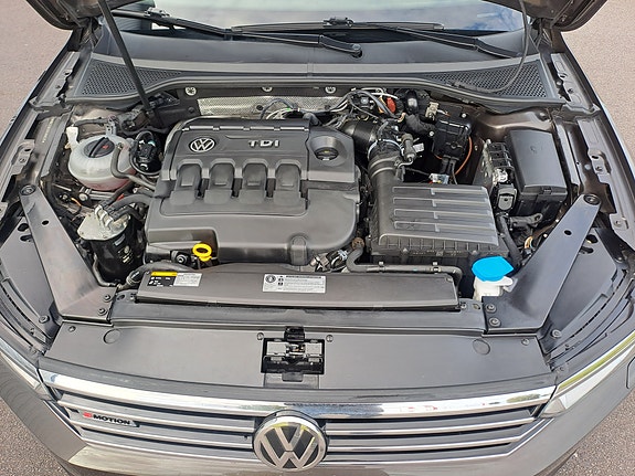 Volkswagen Passat 9 of 12