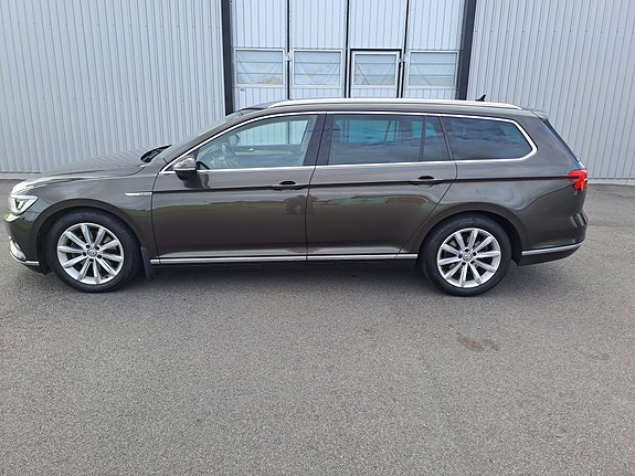Volkswagen Passat 3 of 12