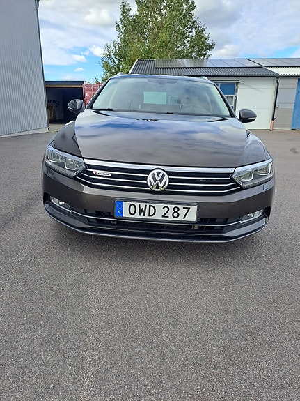 Volkswagen Passat 2 of 12