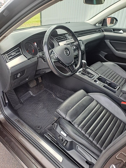 Volkswagen Passat 6 of 12