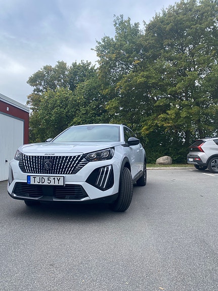 Peugeot 2008 2 of 7