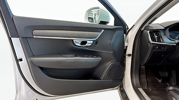 Volvo V90 Cross Country 11 of 20