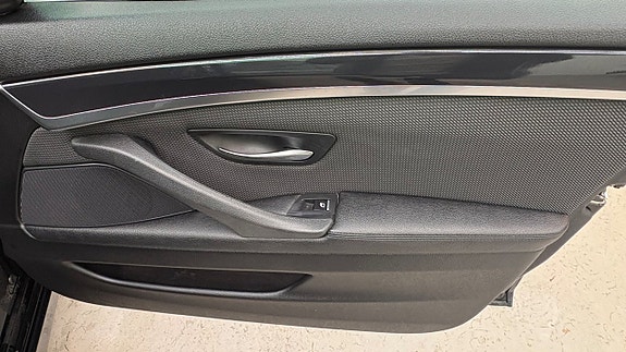BMW 520d 16 of 30