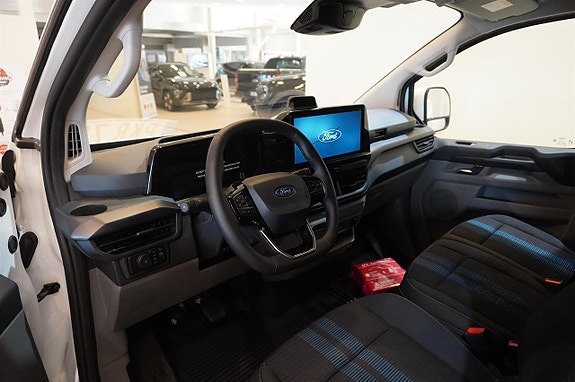 Ford Transit Custom 2 of 11